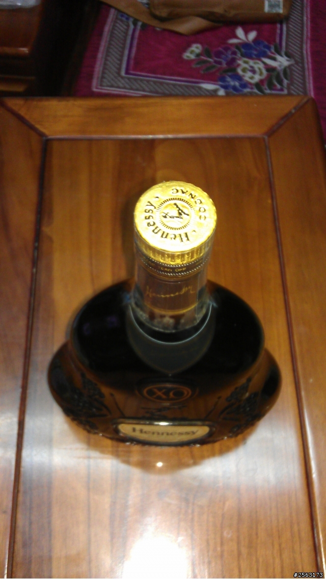 當成裝飾品的酒  煩請各位鑑賞看看..