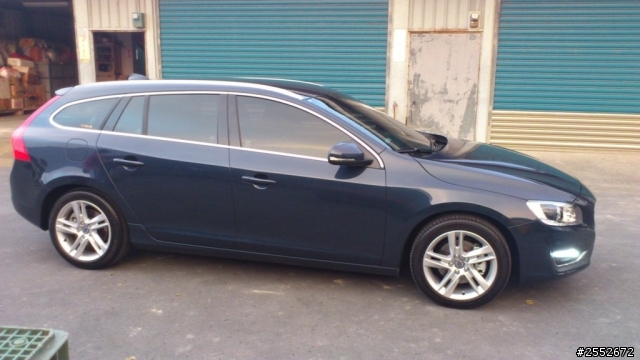 2014年 V60 D4  豪華型 498 開箱  (數位儀表板)