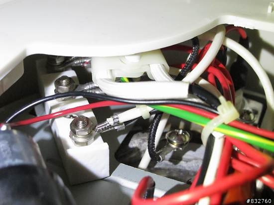 熱水瓶不過電,卻找不到保險絲...