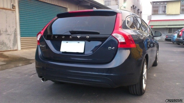 2014年 V60 D4  豪華型 498 開箱  (數位儀表板)