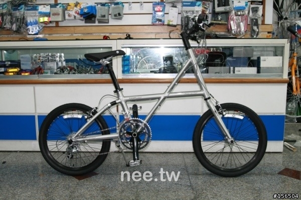 請問Giant Mini1 跟furri 18s, 該選那台車比較好？