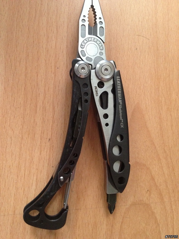 男人的工具箱好像永遠少一個雞絲......我終於找到了...Leatherman_Skeletool CX (碳纖黑版)