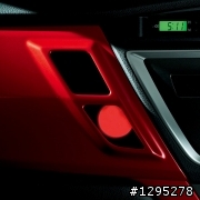 TOYOTA 公布「鋼彈-夏亞專用 AURIS」動畫宣傳影片 展現夏亞駕車英姿。
