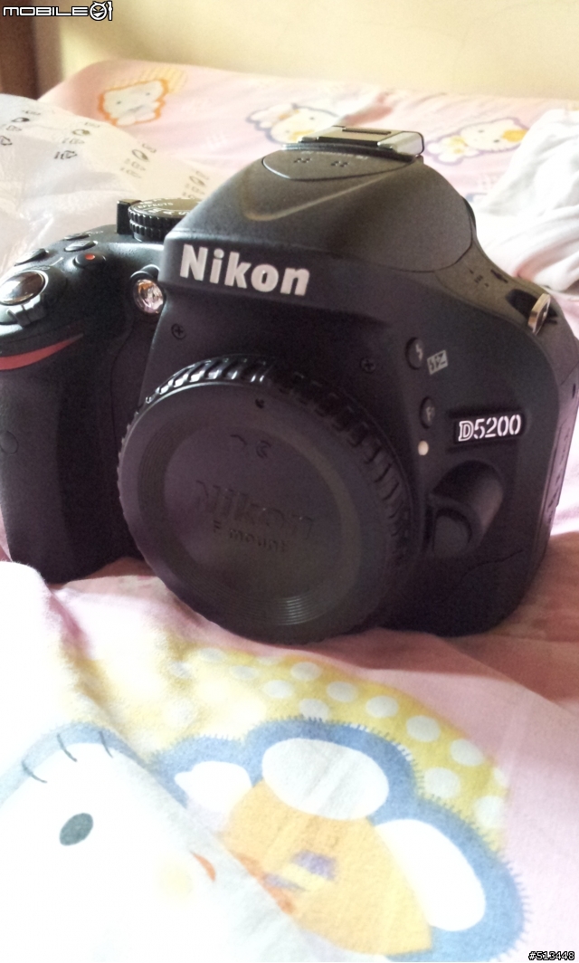 新手:第一次不專業Nikon D5200 開箱文 >.