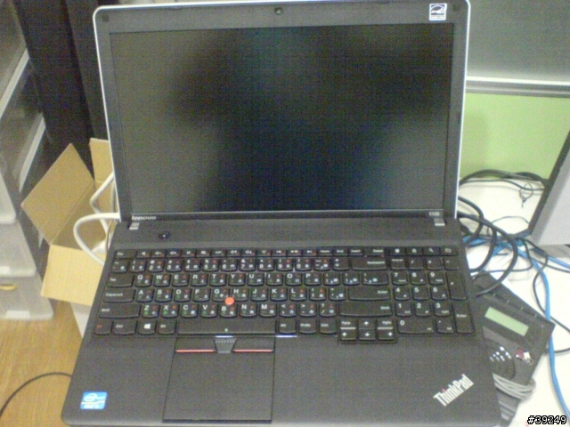 請問.筆電後面貼紙問題(E530)
