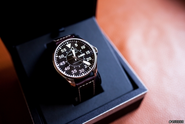 一錶在手 荷包失守  HAMILTON Khaki