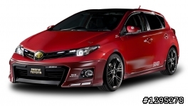 TOYOTA 公布「鋼彈-夏亞專用 AURIS」動畫宣傳影片 展現夏亞駕車英姿。