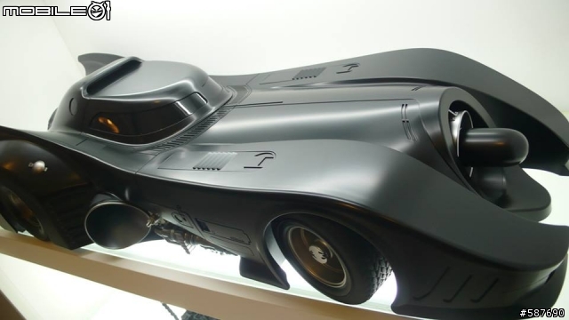 Hot Toys 1989 蝙蝠車隨手拍幾張。