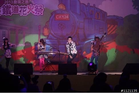 德國進口手排Fiesta週年開箱回憶&周末賽道+鐵道亂闖記