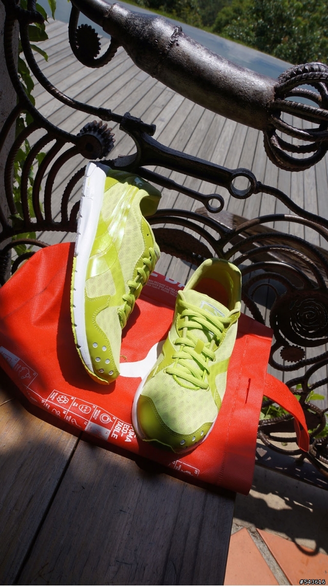 [丁仔分享]PUMA FAAS 300 V2 GLOW名副其實的夜光慢跑鞋!!好覲阿!!