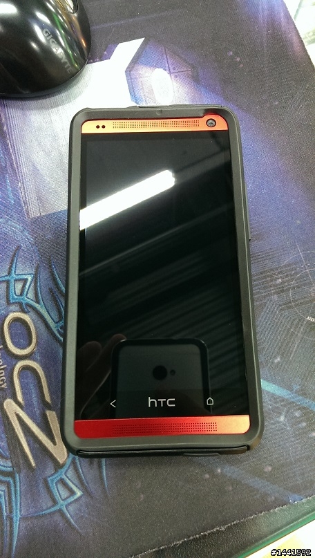 【開箱】依然HTC~ 紅 ONE 32G