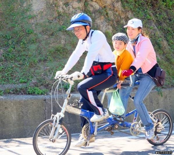 協力車~集合簽名報到處~有 27部協力車了