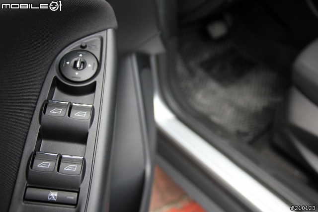 [開箱] 簡單開箱 雙離合大不同 Ford Focus MKIII 6W X VW Golf 6