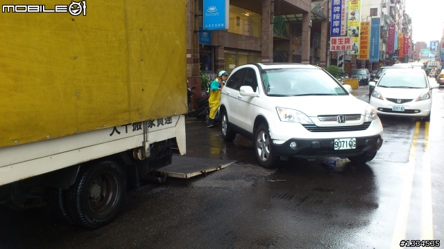 貨車卸貨,是否該有相關警示