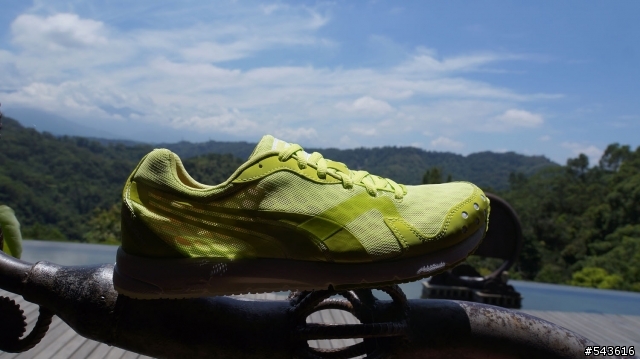 [丁仔分享]PUMA FAAS 300 V2 GLOW名副其實的夜光慢跑鞋!!好覲阿!!