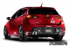 TOYOTA 公布「鋼彈-夏亞專用 AURIS」動畫宣傳影片 展現夏亞駕車英姿。