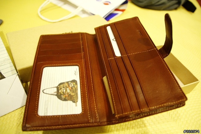 開箱~~~平價cowa真皮長夾