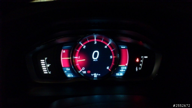 2014年 V60 D4  豪華型 498 開箱  (數位儀表板)