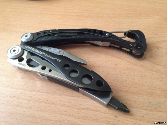 男人的工具箱好像永遠少一個雞絲......我終於找到了...Leatherman_Skeletool CX (碳纖黑版)