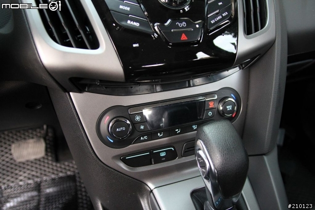 [開箱] 簡單開箱 雙離合大不同 Ford Focus MKIII 6W X VW Golf 6