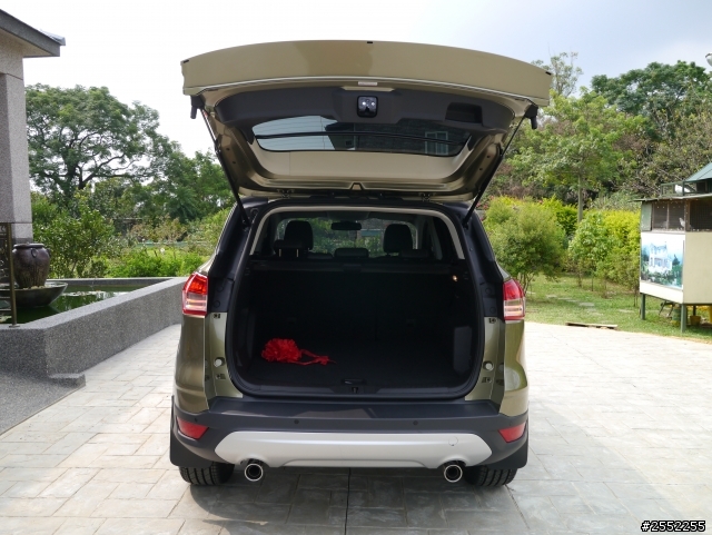 自己的第一台車1.6 KUGA 3G 開箱