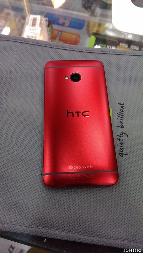 【開箱】依然HTC~ 紅 ONE 32G
