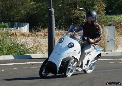 介紹幾款側傾過彎三/四輪電車