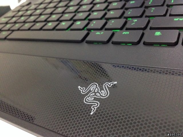 [不專業開箱] Razer DeathStalker 噬魂金蠍遊戲鍵盤