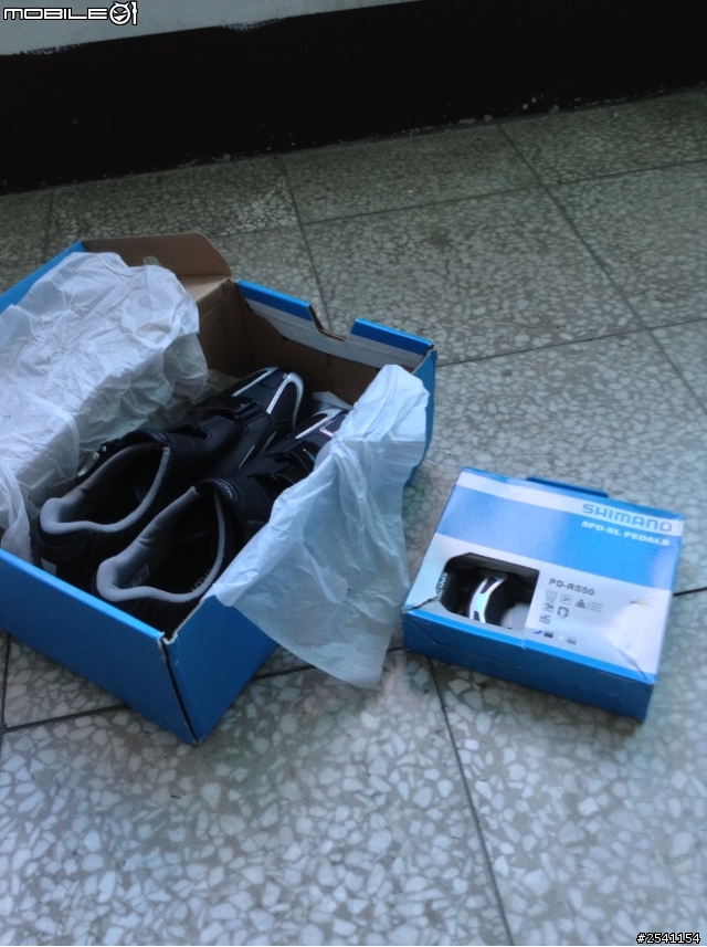 【超級新手】車沒到，鞋子先到了 shimano R088開箱 pd-r550開箱