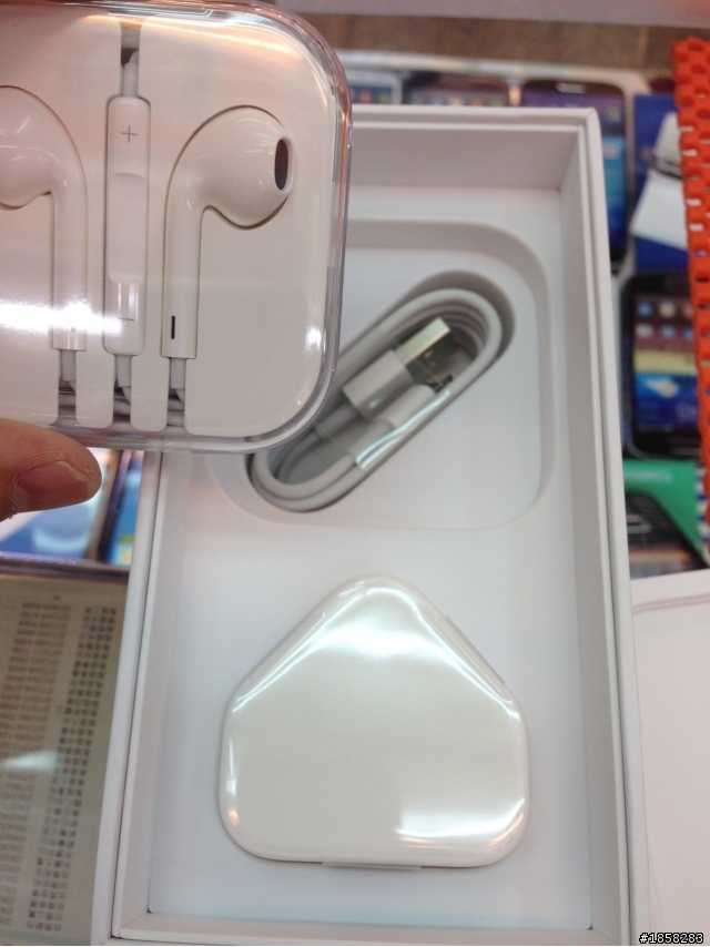 簡單開箱 IPHONE 5S (台北)