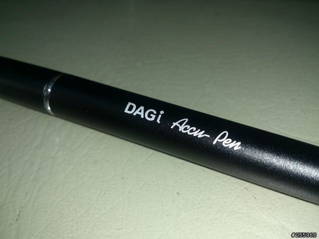 [小小開箱分享]DAGi P602 (精準電容螢幕觸控筆+三菱uni 0.38中性筆)