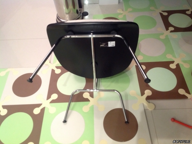 [簡單開箱] Vitra版Eames LCM乳牛椅