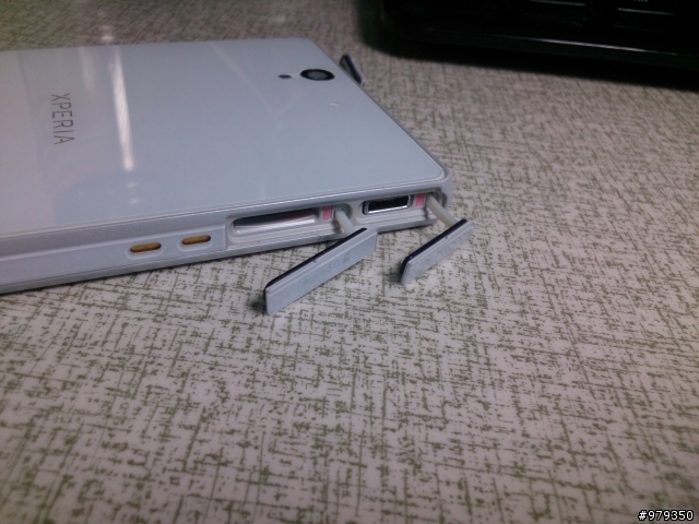 xperia Z 終究是進水了囧(更新:已免費維修!)