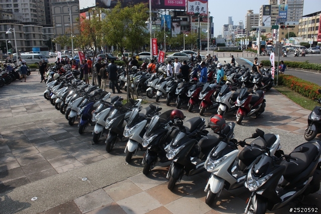 分享9月8日高雄大遠百SMAX會師YAMAHA Revs your heert[屬於各位車主的成果]