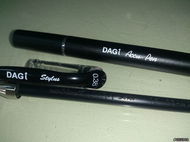 [小小開箱分享]DAGi P602 (精準電容螢幕觸控筆+三菱uni 0.38中性筆)