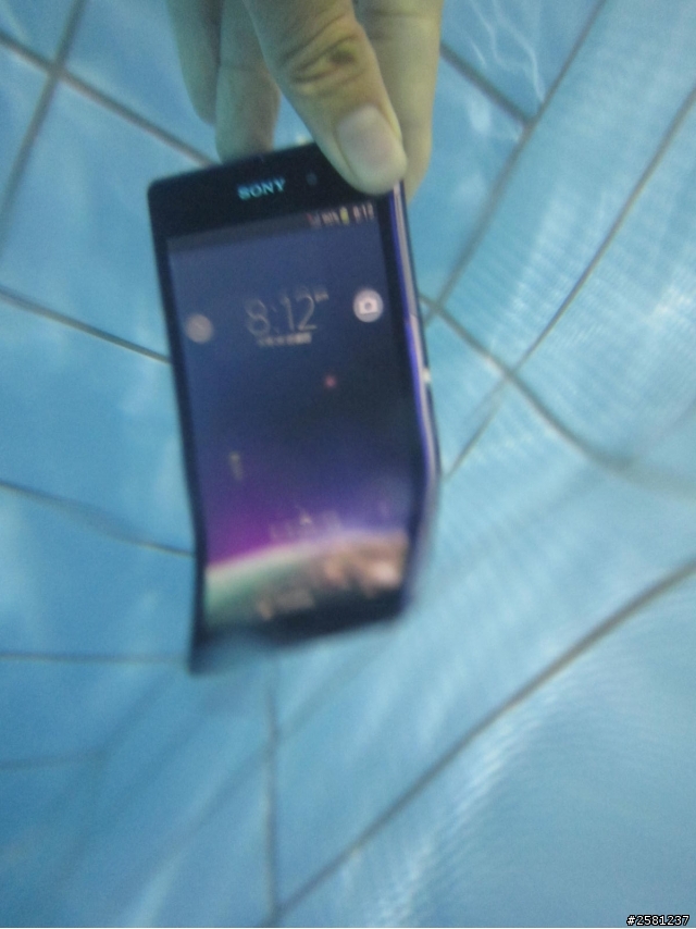Sony Z1 防水游泳池實測