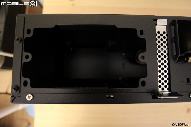 [開箱] 銀欣 Mini-ITX 橫躺家庭劇院機殼「ML05」