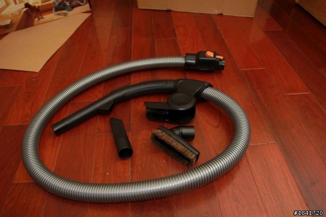 [ 開箱 ]歌林吸塵器TC-R302C "附加Dirt Devil VS8 LOOP比較圖"