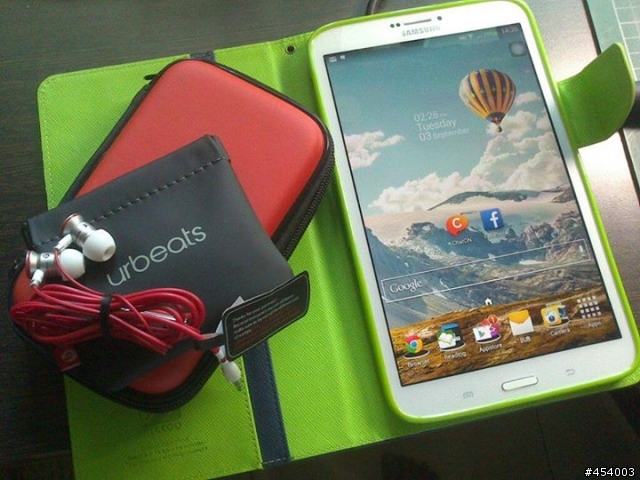 平板們(Samsung Tab3 8.0)和它的耳機小夥伴