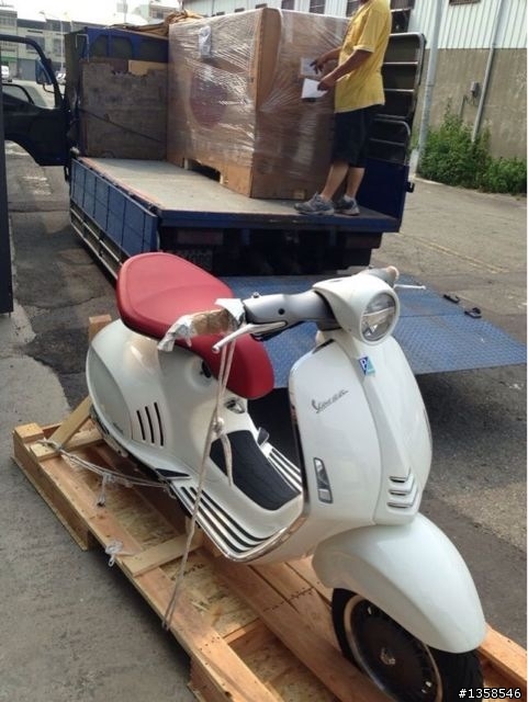 請問各位車友，這是Vespa什麼車型？真的好美！