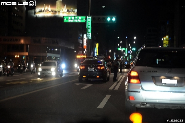 第一次看見Sedan警車執行勤務，處理一件高雄市中正路交通事故。