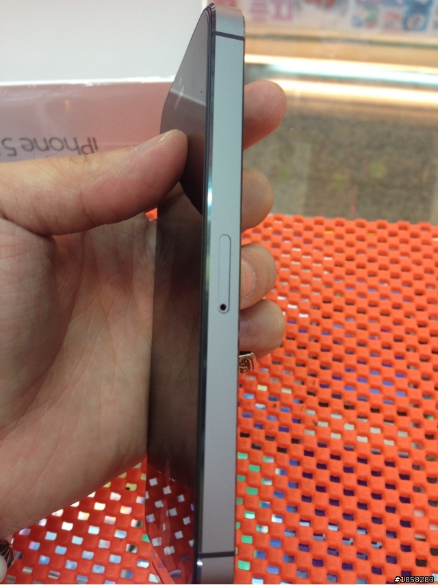 簡單開箱 IPHONE 5S (台北)