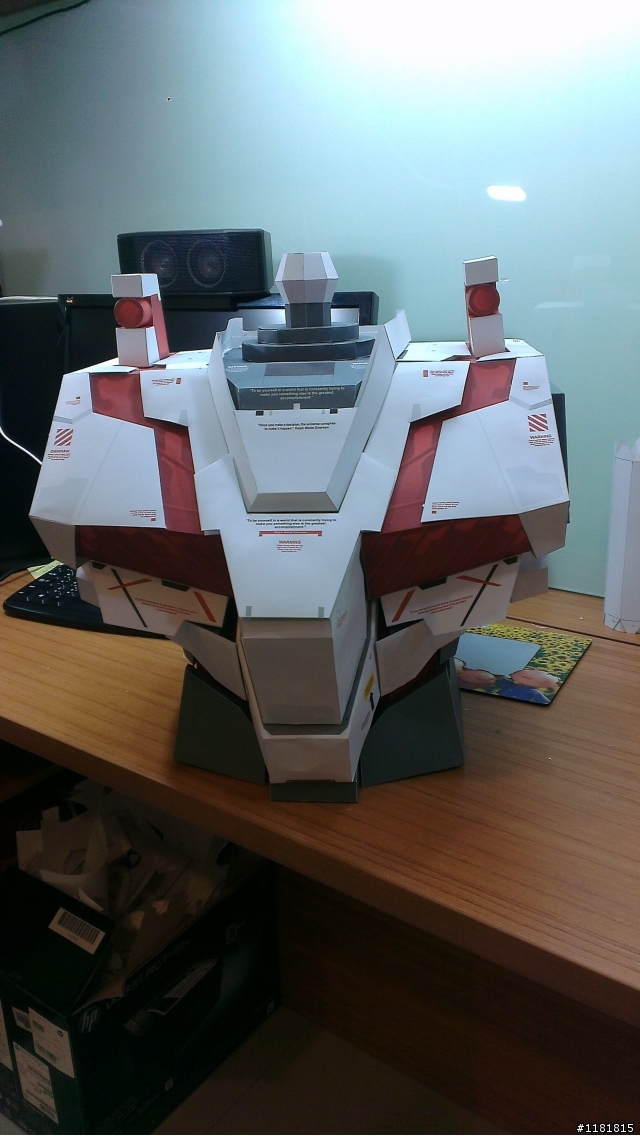組裝獨角獸鋼彈紙模型