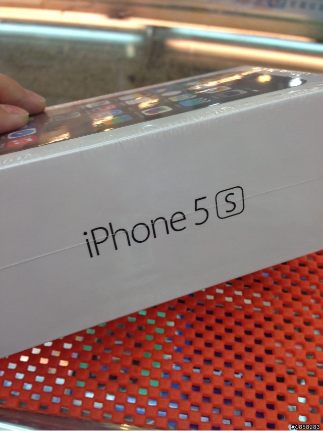 簡單開箱 IPHONE 5S (台北)