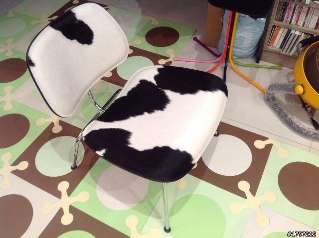 [簡單開箱] Vitra版Eames LCM乳牛椅
