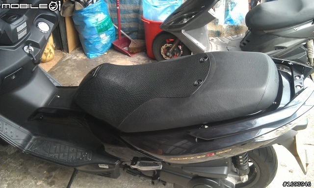 xciting 250 / 300 / 300R  可惡的中間饅頭 座墊  坐墊 修改  !! (09/27更新) 加上 Givi 後靠背 + SHAD SH45 搭配!