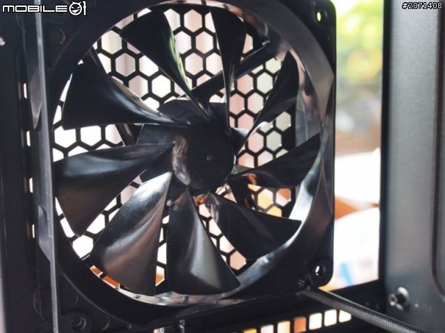 現在機殼都要做到這樣嗎?Urban S41好樣的！