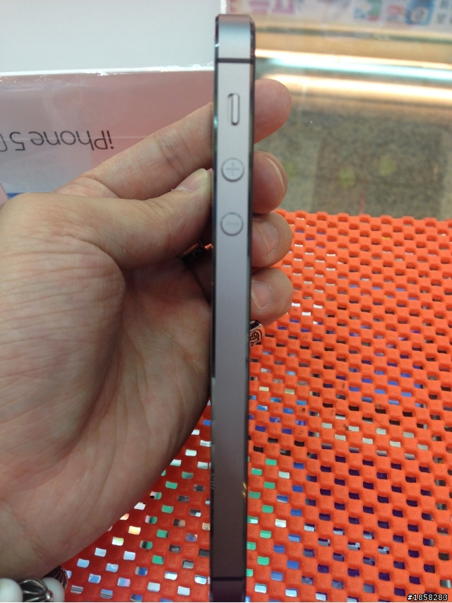 簡單開箱 IPHONE 5S (台北)