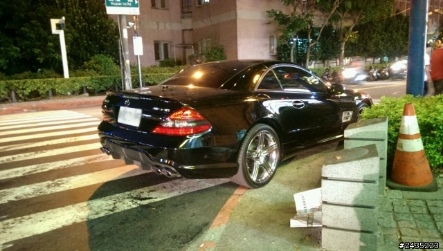 新鮮的 SL63  ///  AMG