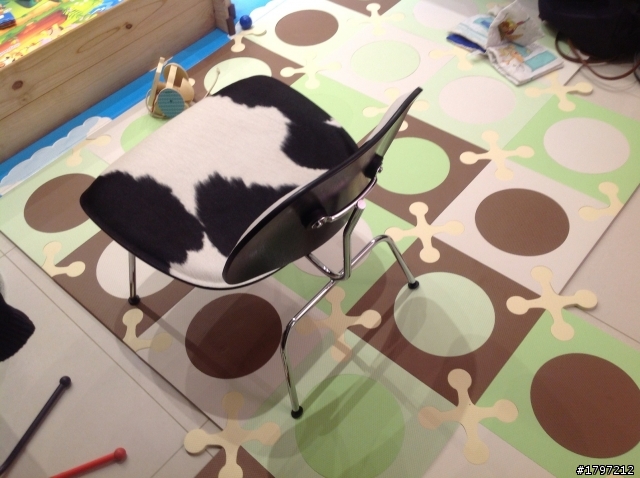 [簡單開箱] Vitra版Eames LCM乳牛椅